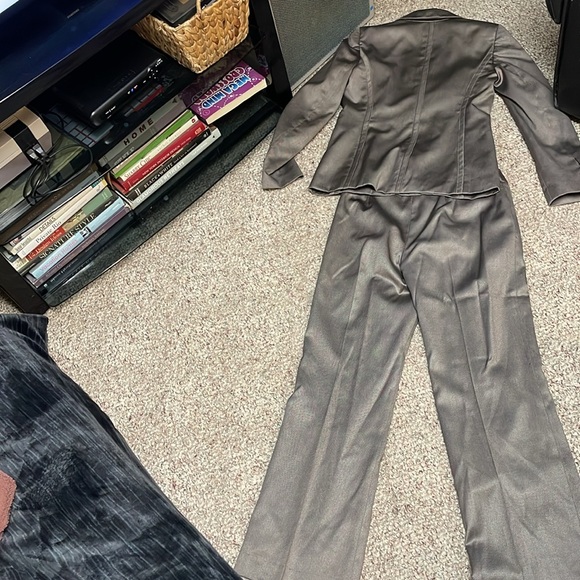 Nine West suit - Picture 11 of 11